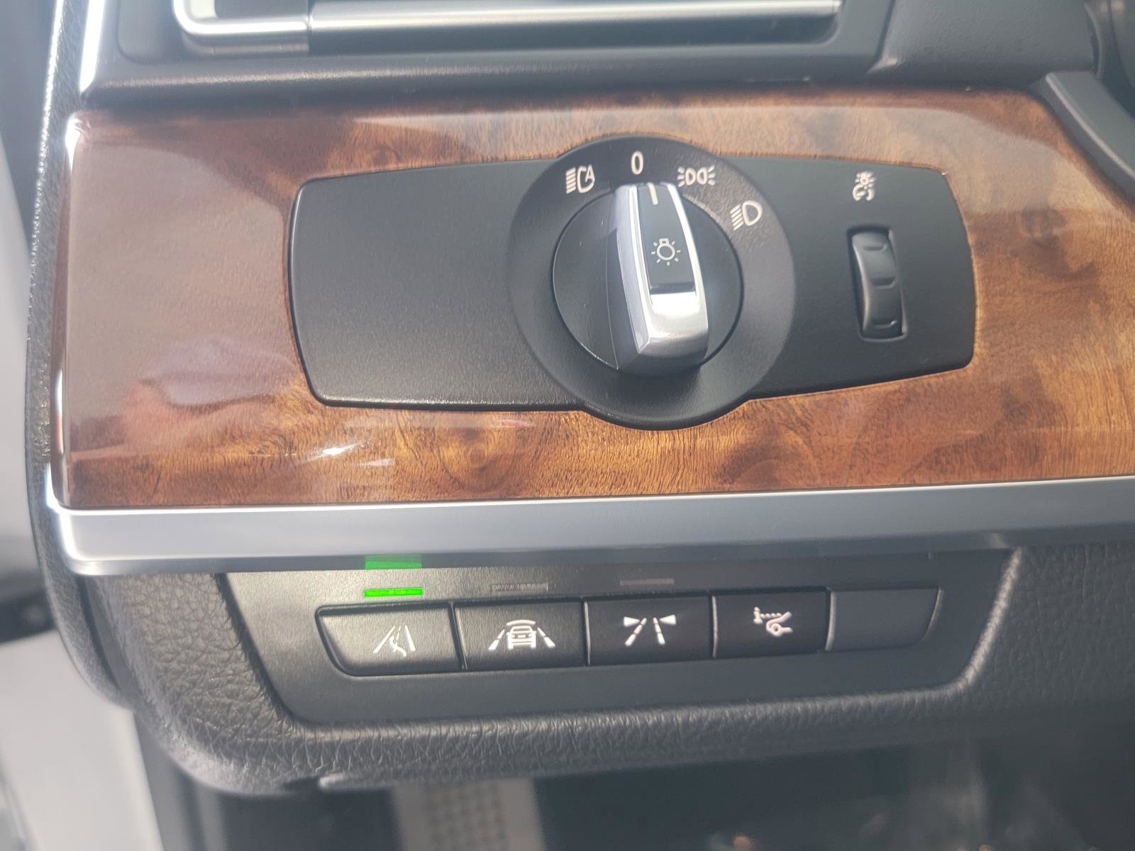 Used 2014 BMW 750Li xDrive AWD/4WD image 30