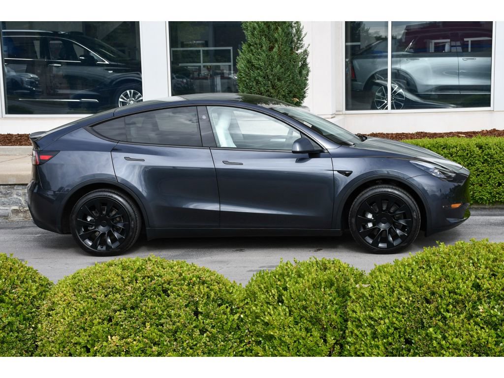 Used 2024 Tesla Model Y Long Range AWD/4WD image 3