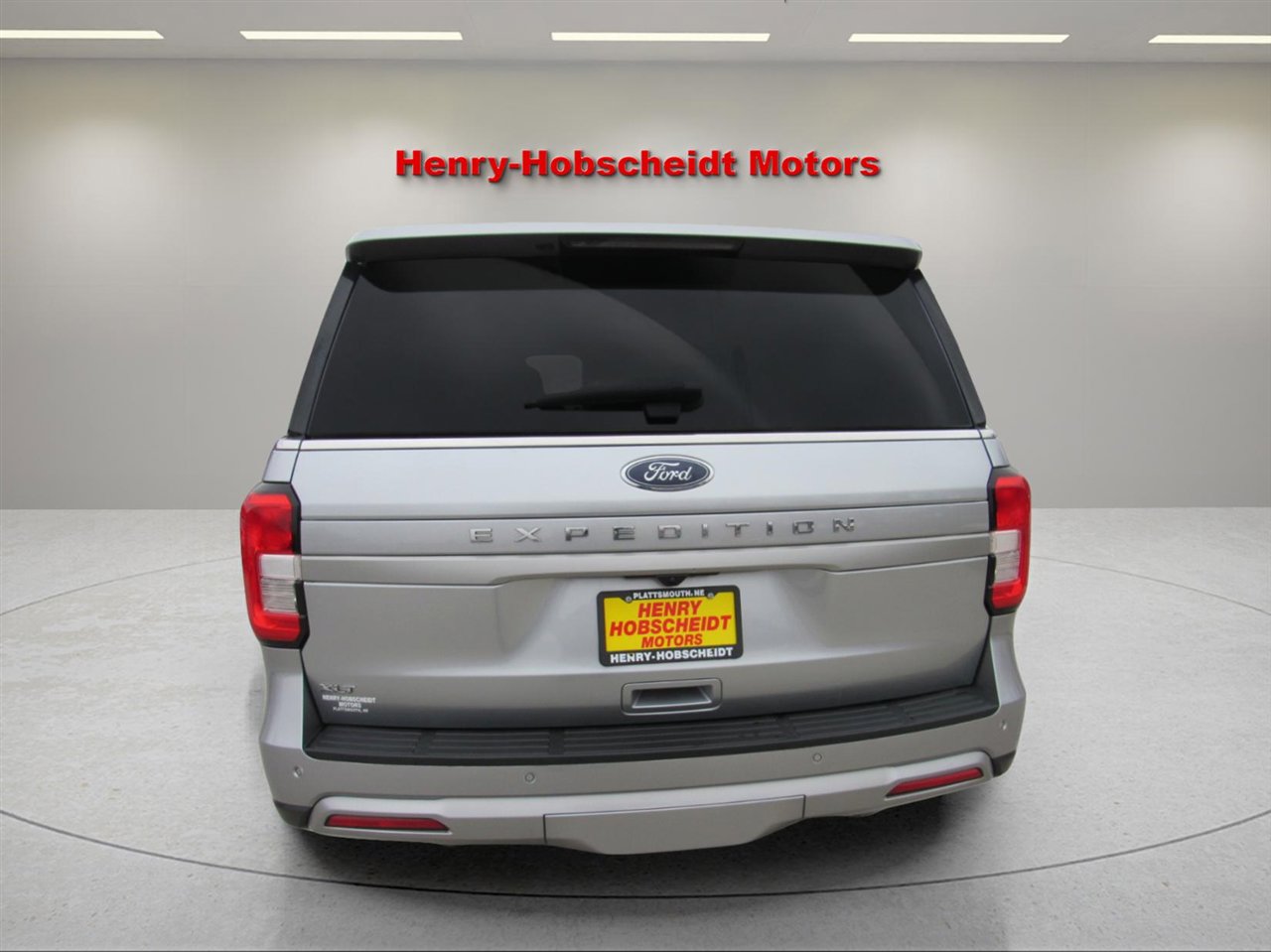 Used 2023 Ford Expedition XLT image 3