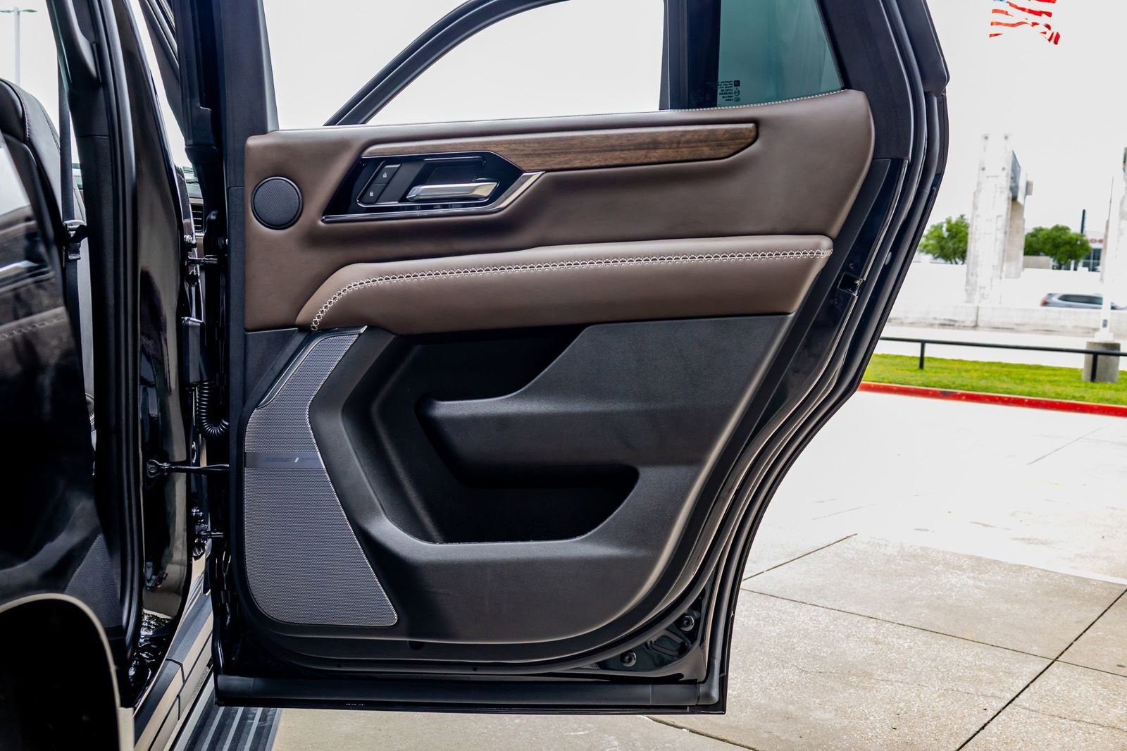 Used 2025 GMC Yukon Denali Ultimate image 42