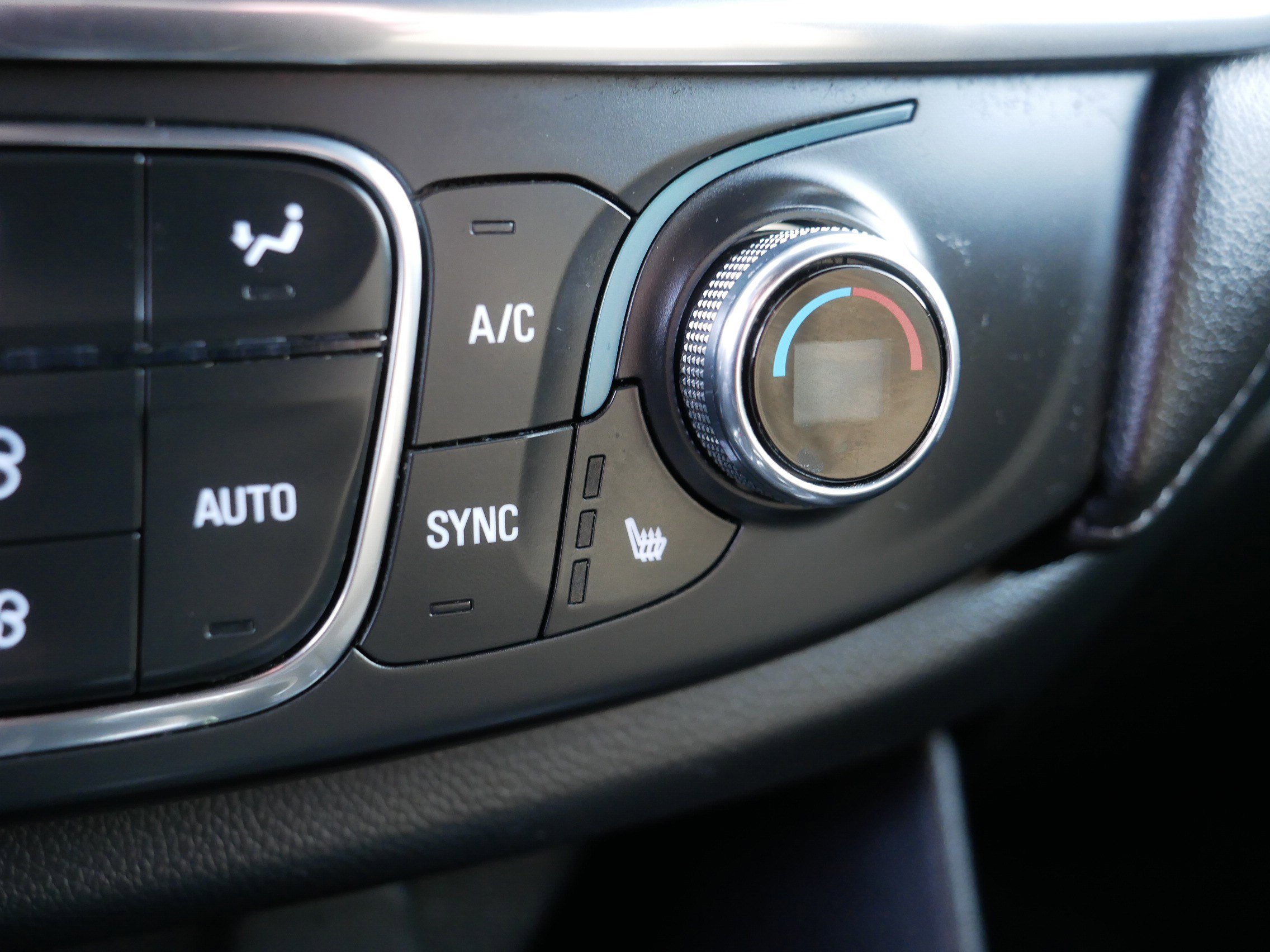 Used 2023 Chevrolet Traverse LT image 33