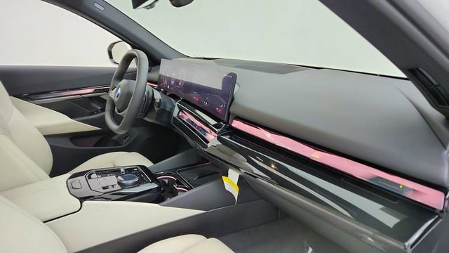 Used 2026 BMW 540i xDrive image 21