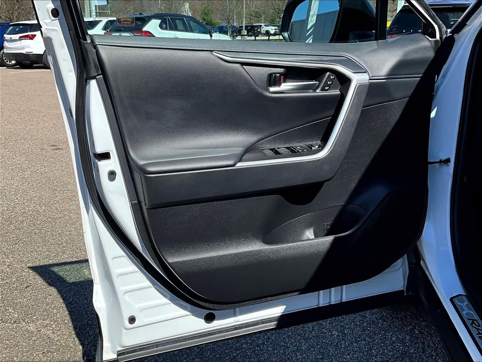 Used 2023 Toyota RAV4 XSE AWD/4WD image 9