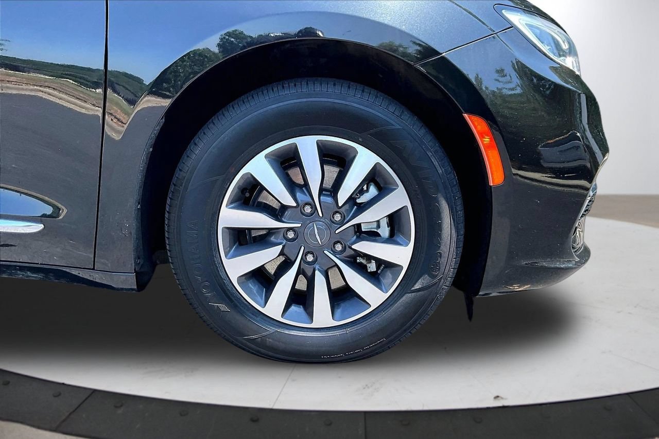 Used 2023 Chrysler Pacifica Limited FWD image 35