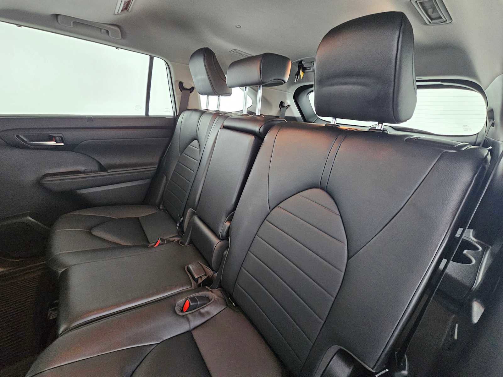 Used 2023 Toyota Highlander XLE image 19