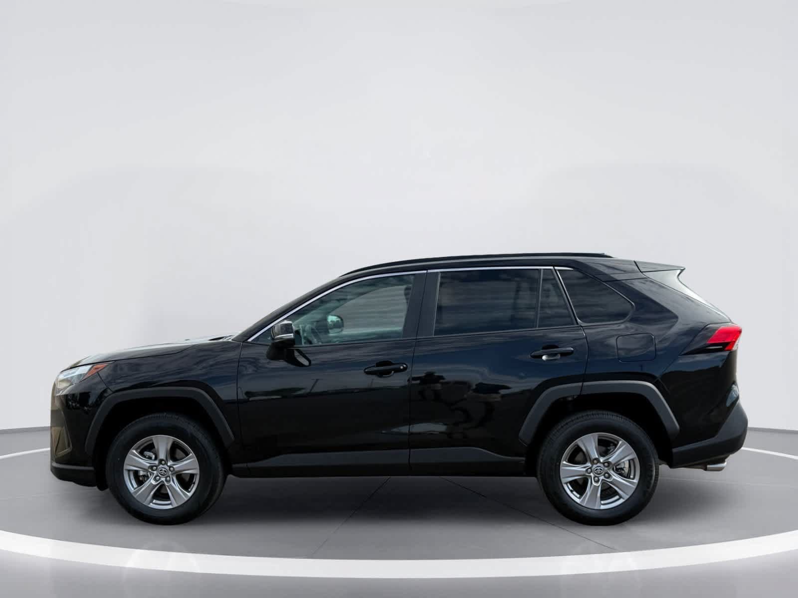 Used 2025 Toyota RAV4 XLE FWD image 4