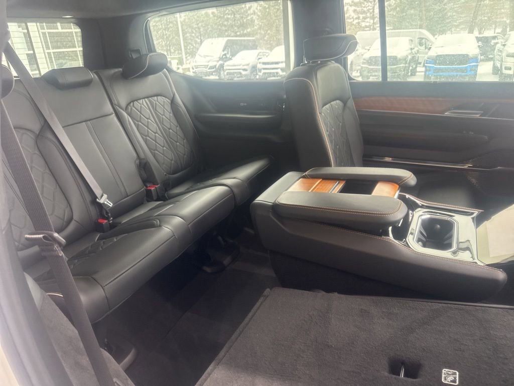 New 2025 Jeep Grand Wagoneer Series III w/ HD Trailer Tow Package image 49