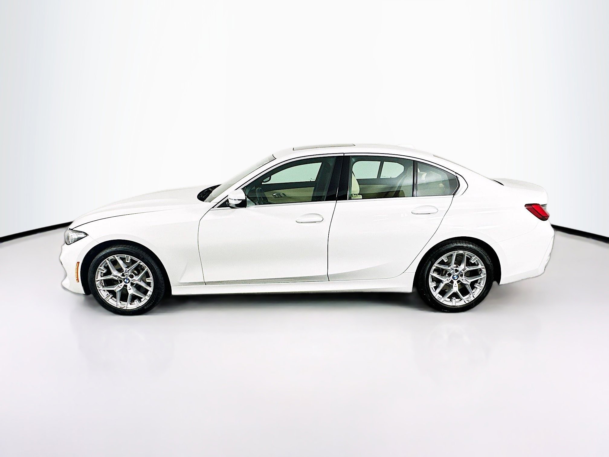 Used 2025 BMW 330i 330i image 4