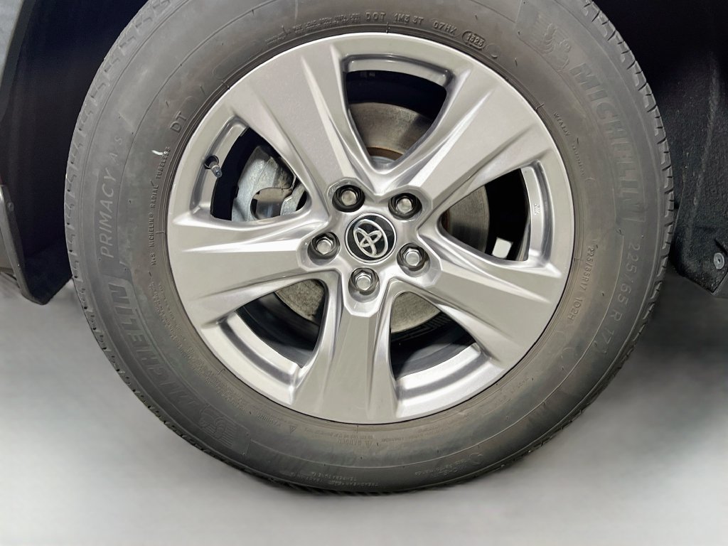 Used 2023 Toyota RAV4 XLE w/ Convenience Package FWD image 11