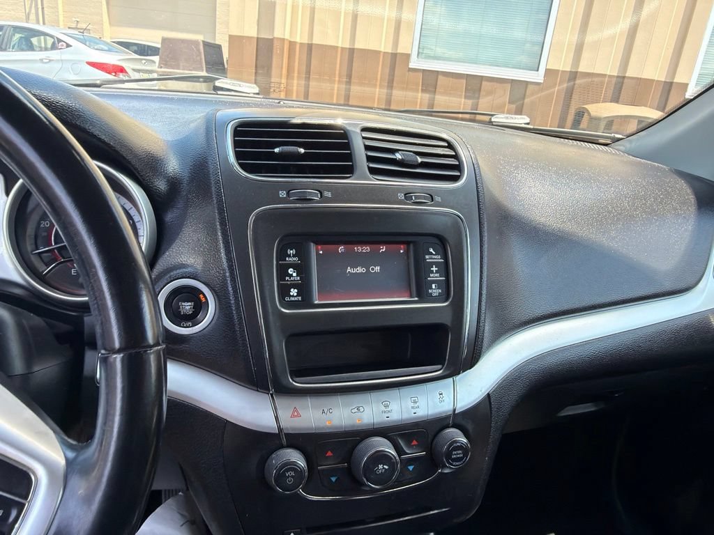 Used 2019 Dodge Journey SE w/ Connectivity Group FWD image 4