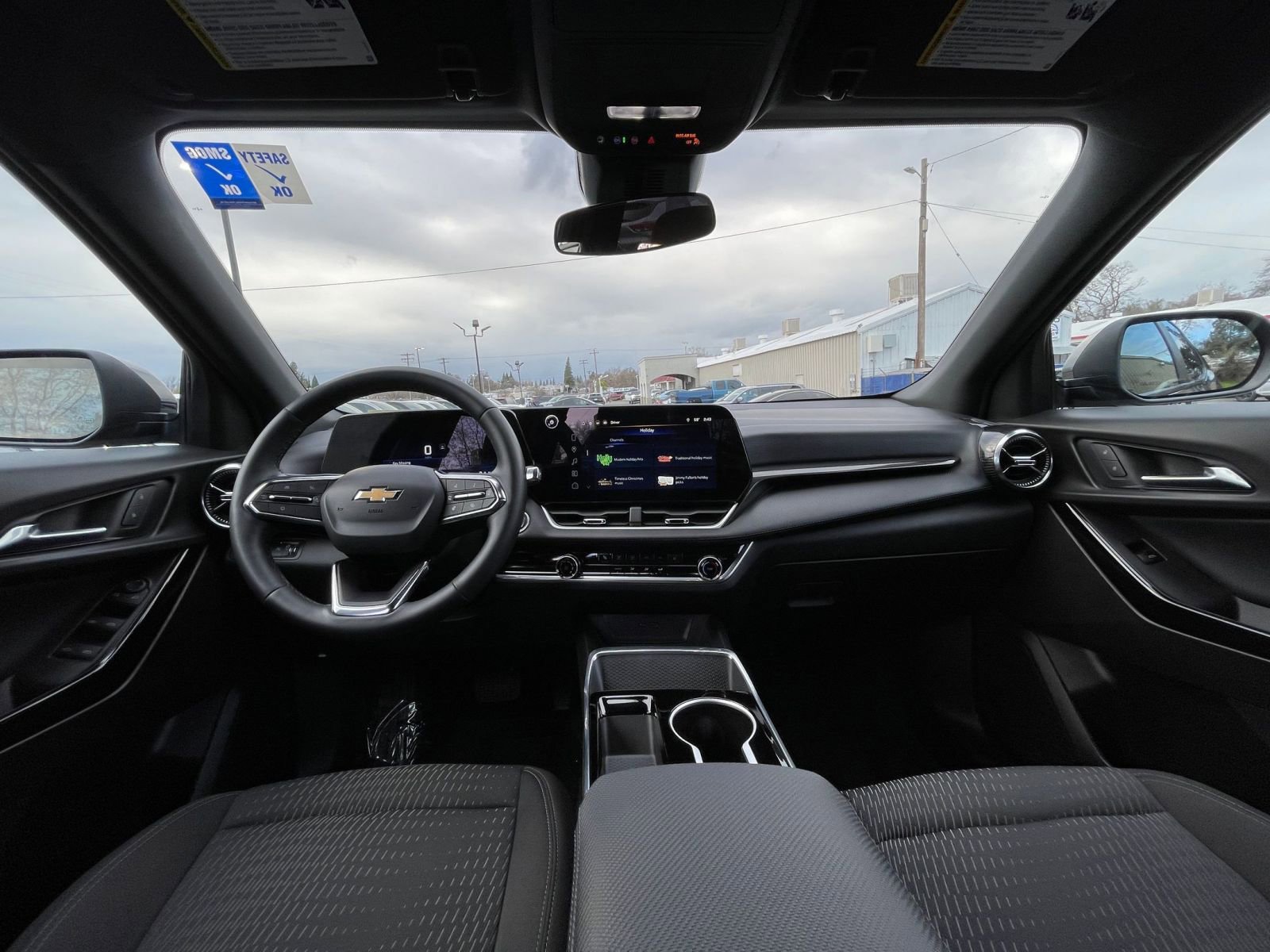 Used 2025 Chevrolet Equinox LT image 32