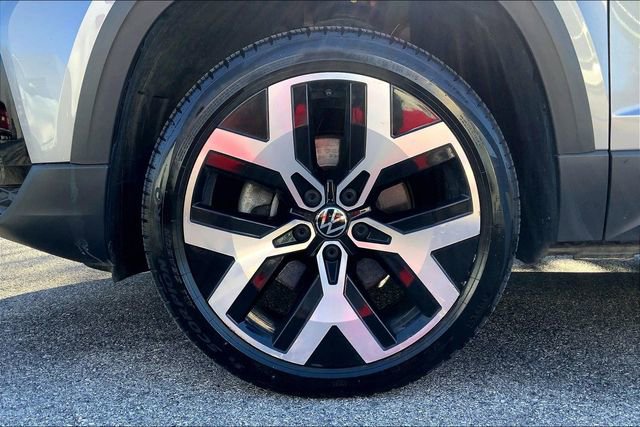 Used 2023 Volkswagen Taos SEL image 10