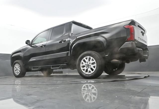 Used 2024 Toyota Tacoma SR5 AWD/4WD image 10