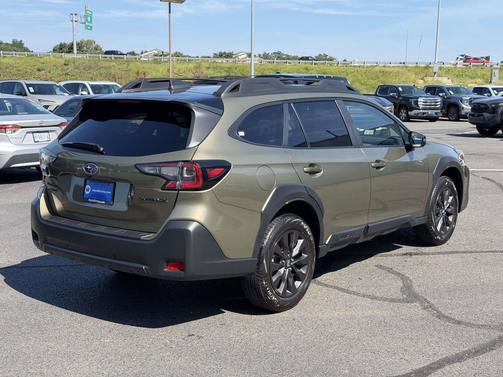 Used 2025 Subaru Outback Onyx Edition AWD/4WD image 2