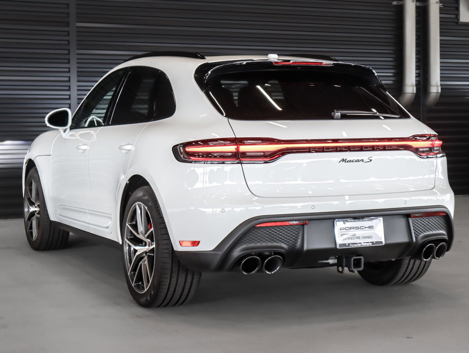 Certified 2025 Porsche Macan S AWD/4WD image 3