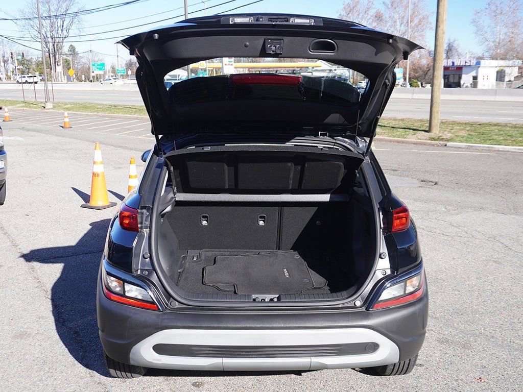 Used 2023 Hyundai Kona SE w/ Cargo Package image 17