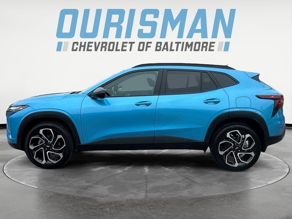 Certified 2025 Chevrolet Trax RS w/ Sunroof Package FWD image 3