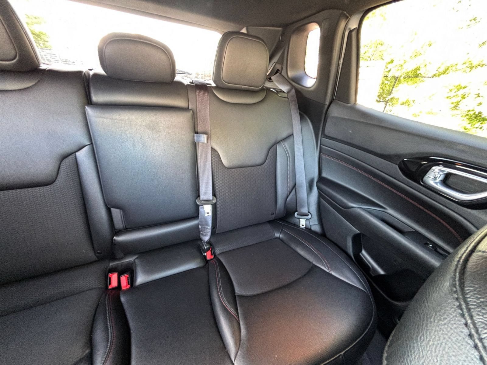 Used 2025 Jeep Compass Trailhawk AWD/4WD image 32