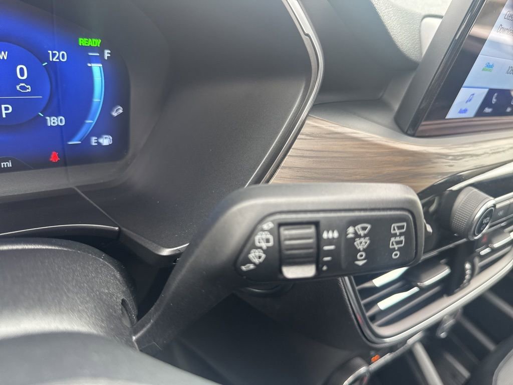 Used 2020 Ford Escape Titanium w/ Titanium Premium Package 2.0 FWD image 30