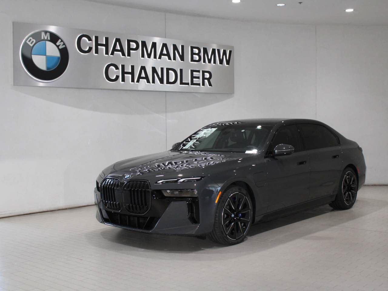 Used 2026 BMW 750e xDrive AWD/4WD image 1