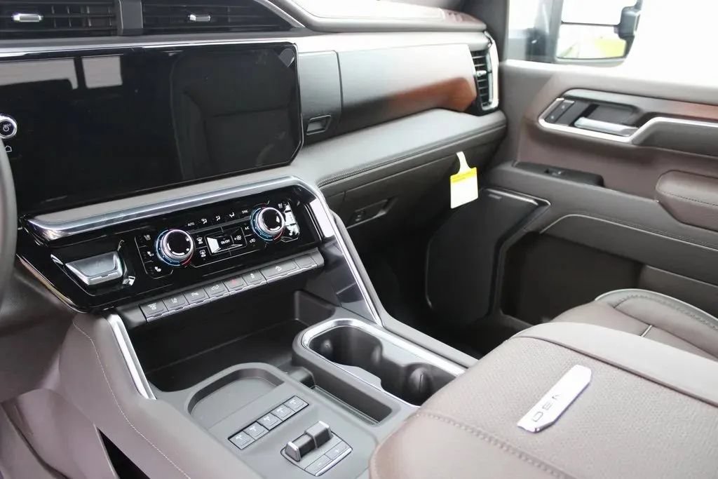 New 2026 GMC Sierra 3500 Denali AWD/4WD image 15