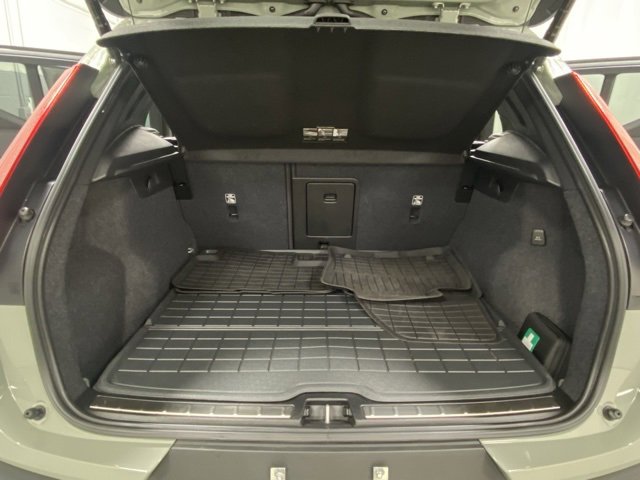 Certified 2024 Volvo XC40 B5 Plus w/ Protection Package Premier image 9