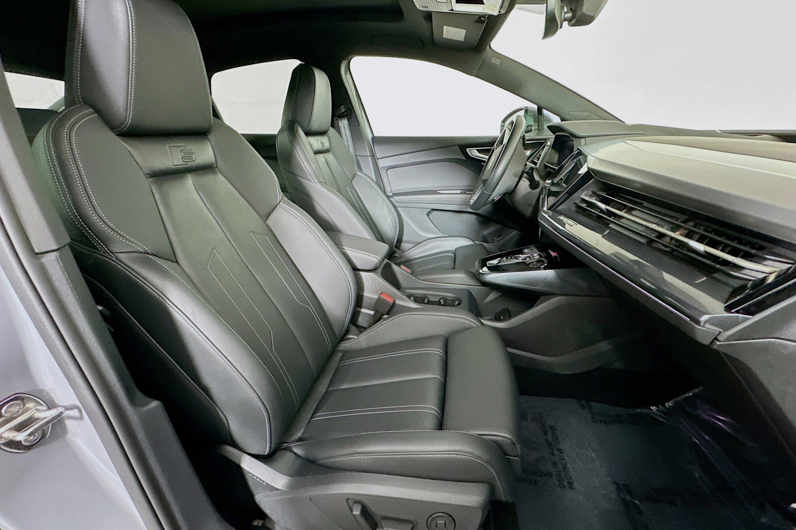 Used 2024 Audi Q4 e-tron Prestige w/ Black Optic Plus Package image 8