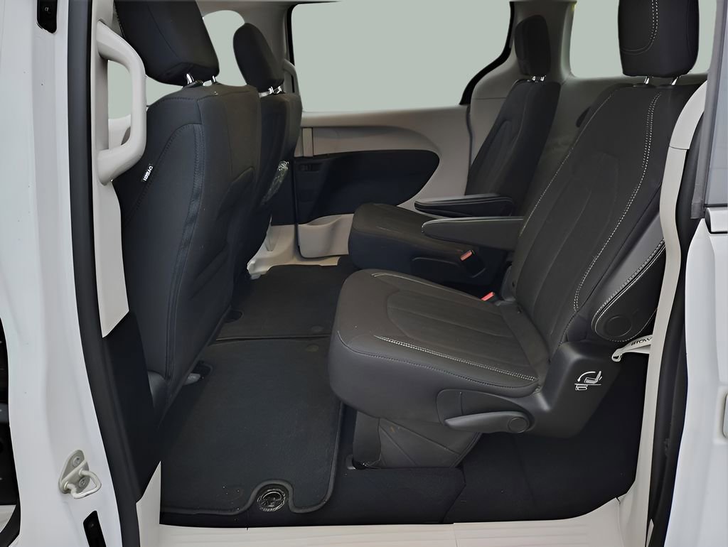 Used 2020 Chrysler Voyager LX FWD image 23