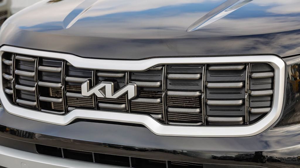 Used 2025 Kia Telluride S AWD/4WD image 6