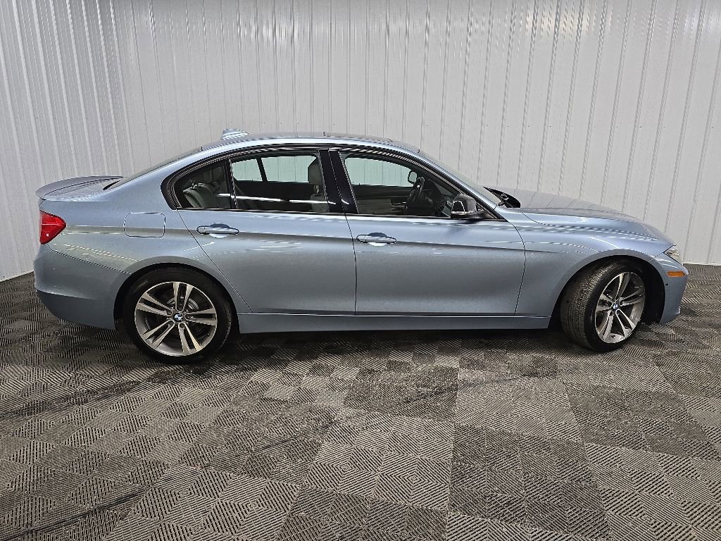 Used 2013 BMW 335i xDrive Sedan AWD/4WD image 2