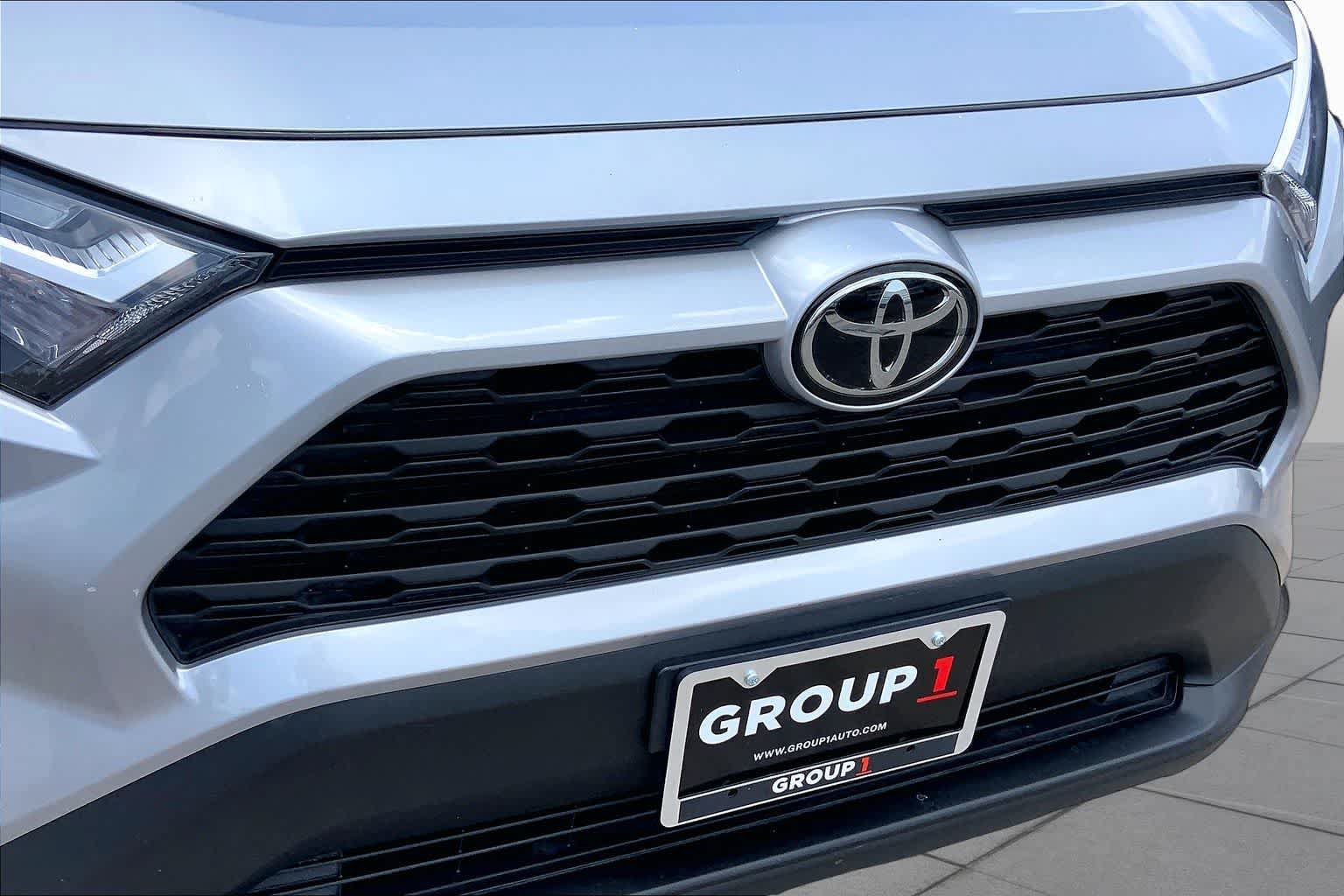 Used 2025 Toyota RAV4 XLE FWD image 29