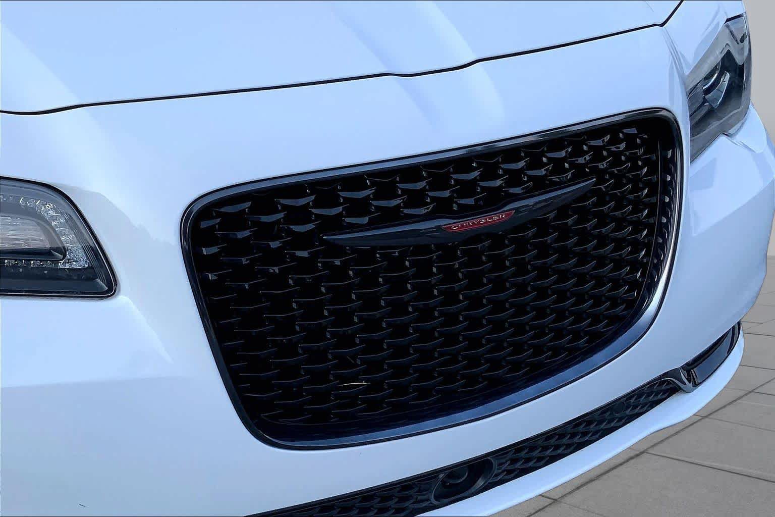 Used 2023 Chrysler 300 S w/ Comfort Group RWD image 29