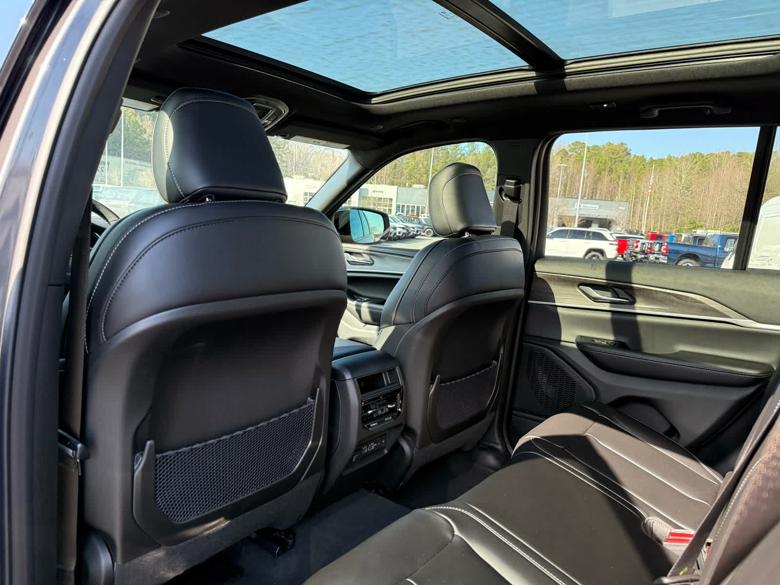 New 2025 Jeep Grand Cherokee Limited AWD/4WD image 27