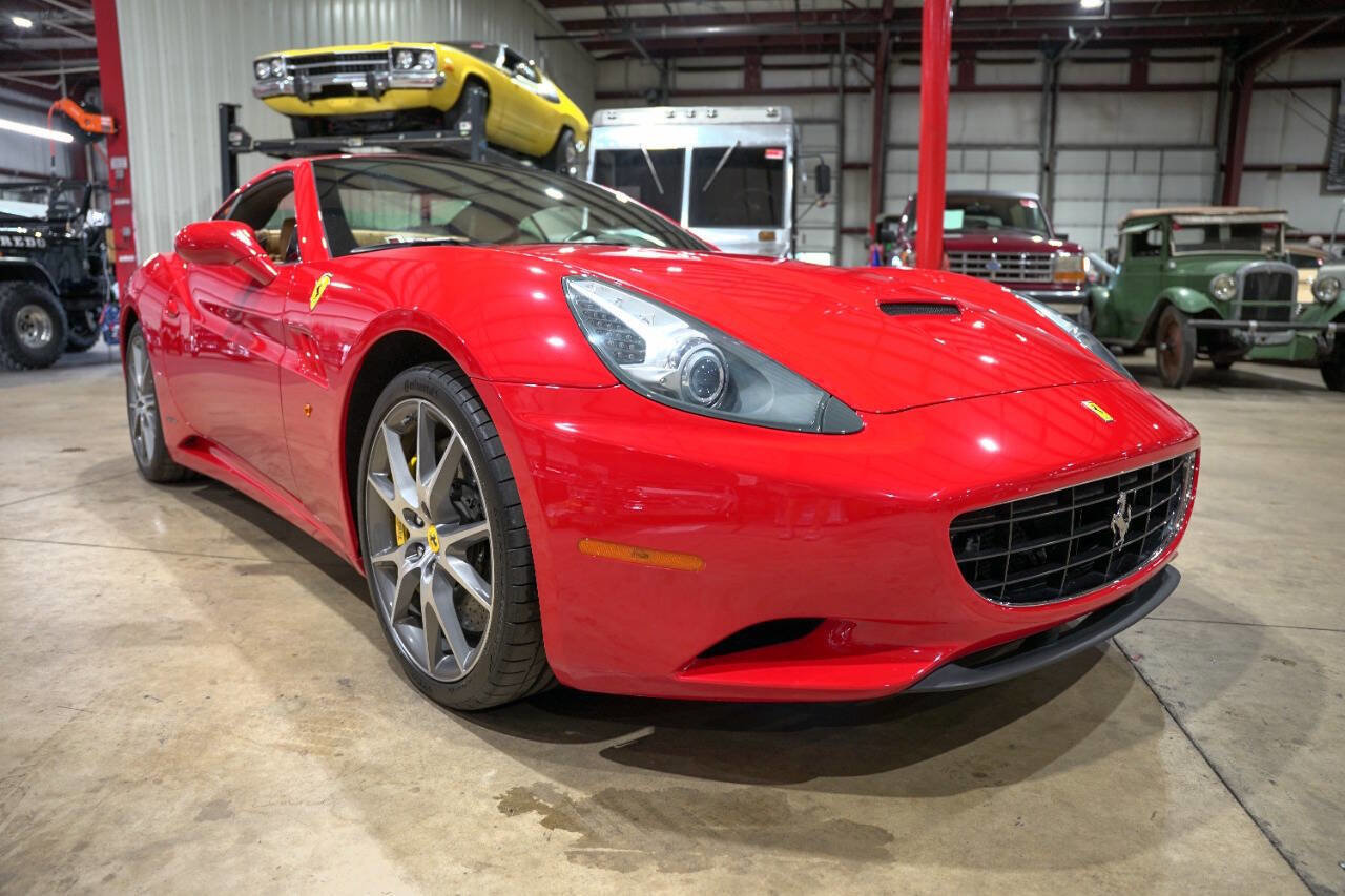 Used 2013 Ferrari California image 24
