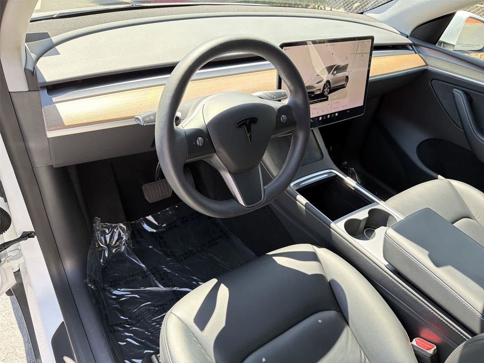 Used 2023 Tesla Model Y Long Range AWD/4WD image 2
