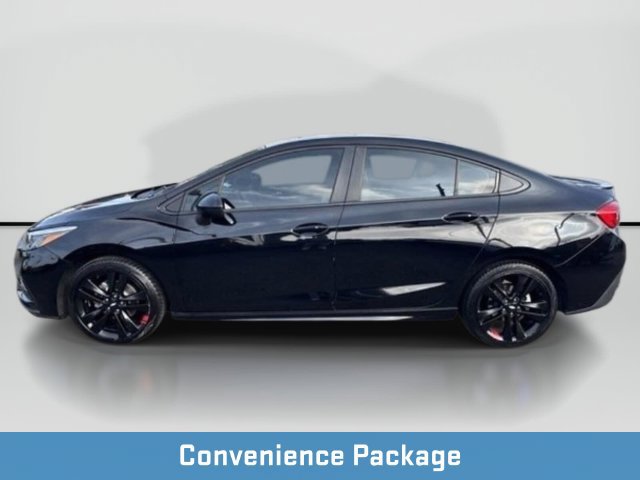 Used 2018 Chevrolet Cruze LT w/ Sun And Sound Package FWD image 2