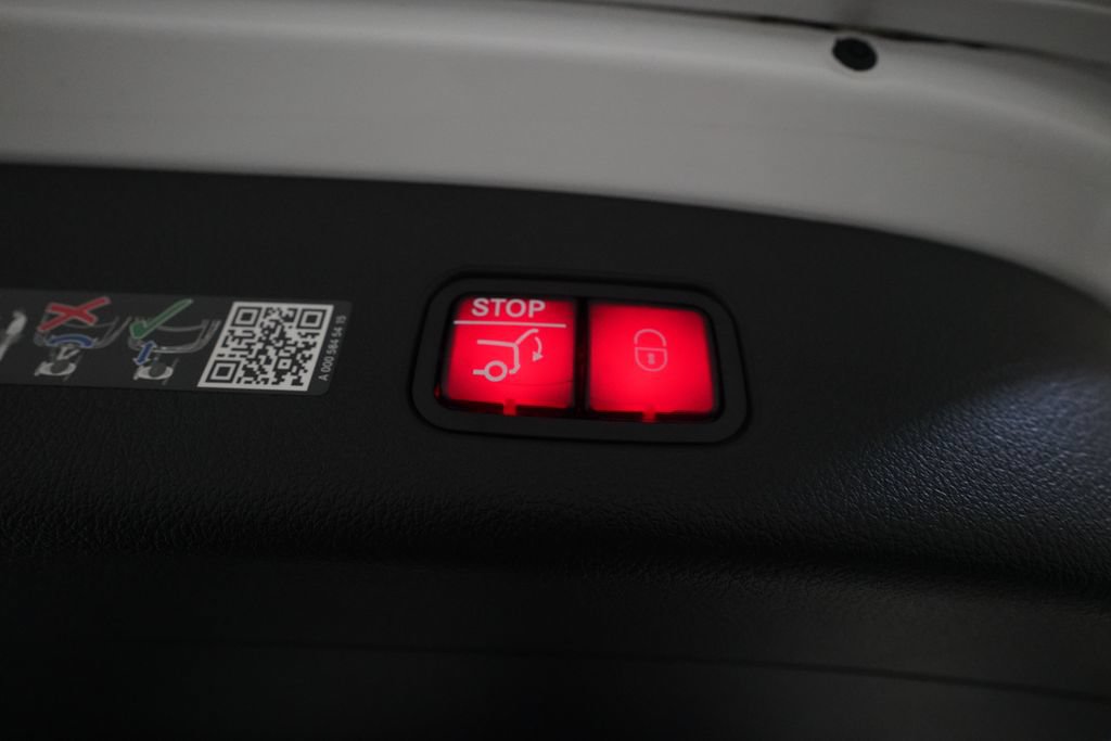 Used 2025 Mercedes-Benz GLC 300 4MATIC image 15