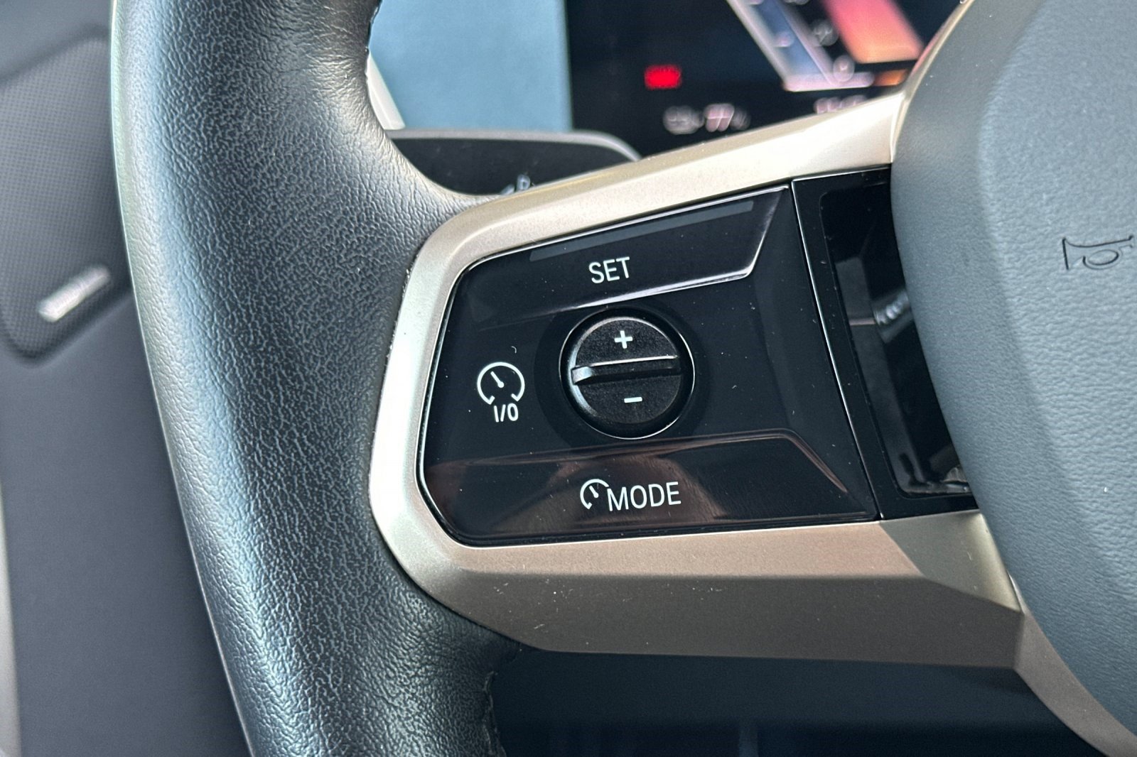 Used 2023 BMW iX xDrive50 w/ Premium Package image 32