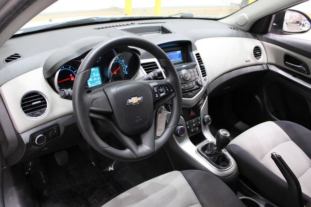 Used 2014 Chevrolet Cruze LS FWD image 17
