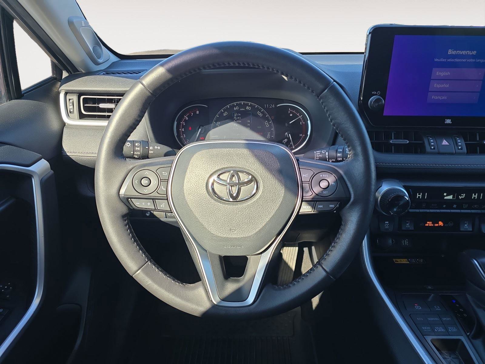 Used 2023 Toyota RAV4 XLE Premium image 11