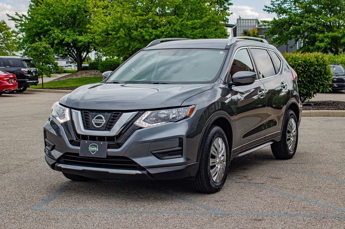 Used 2017 Nissan Rogue S w/ Appearance Package AWD/4WD image 3