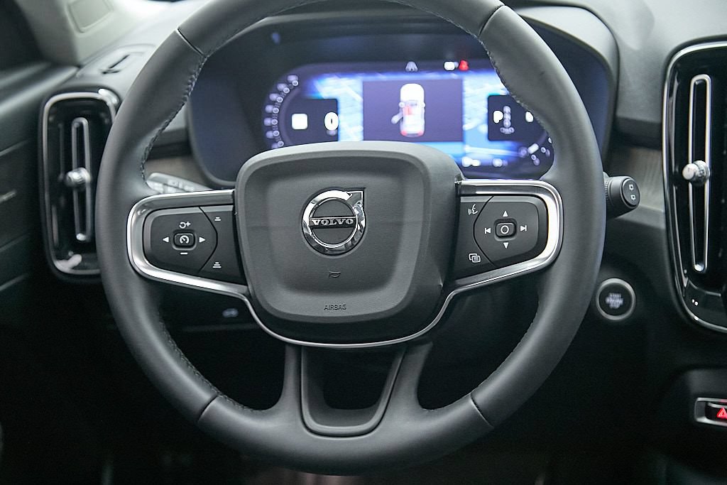 Certified 2023 Volvo XC40 B5 Ultimate w/ Climate Package AWD/4WD image 25