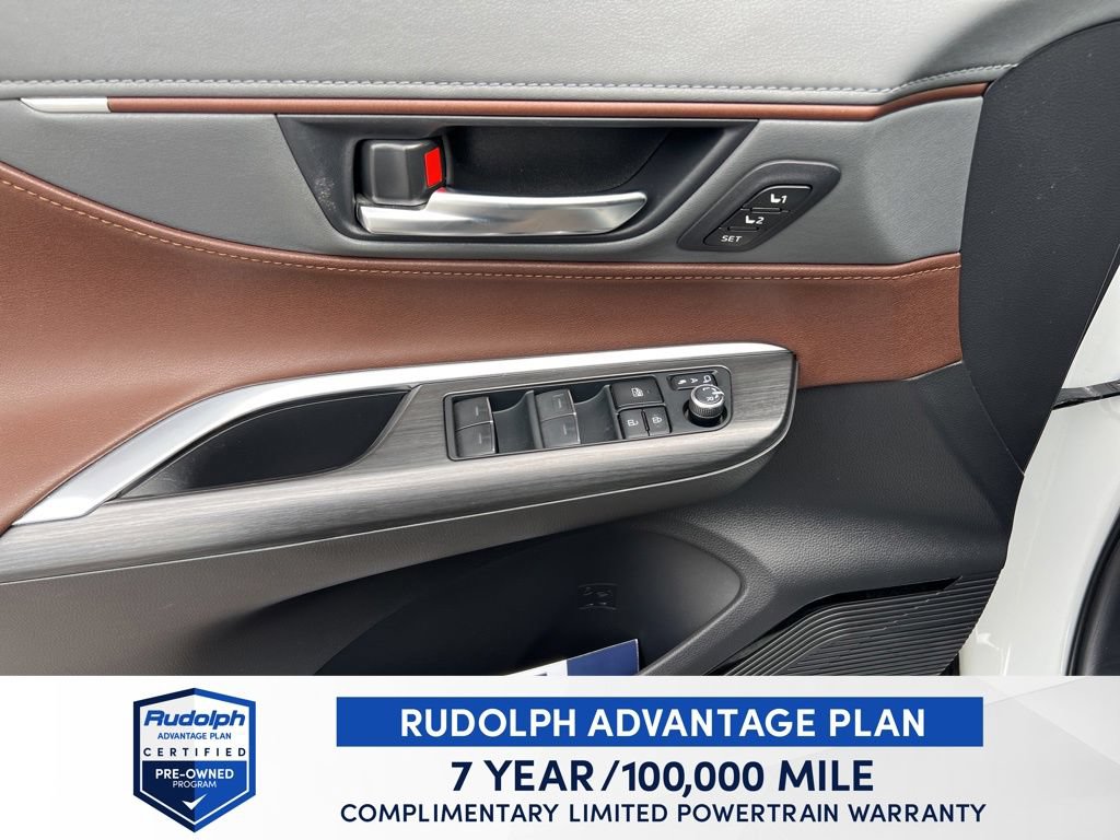 Used 2024 Toyota Venza AWD/4WD image 12