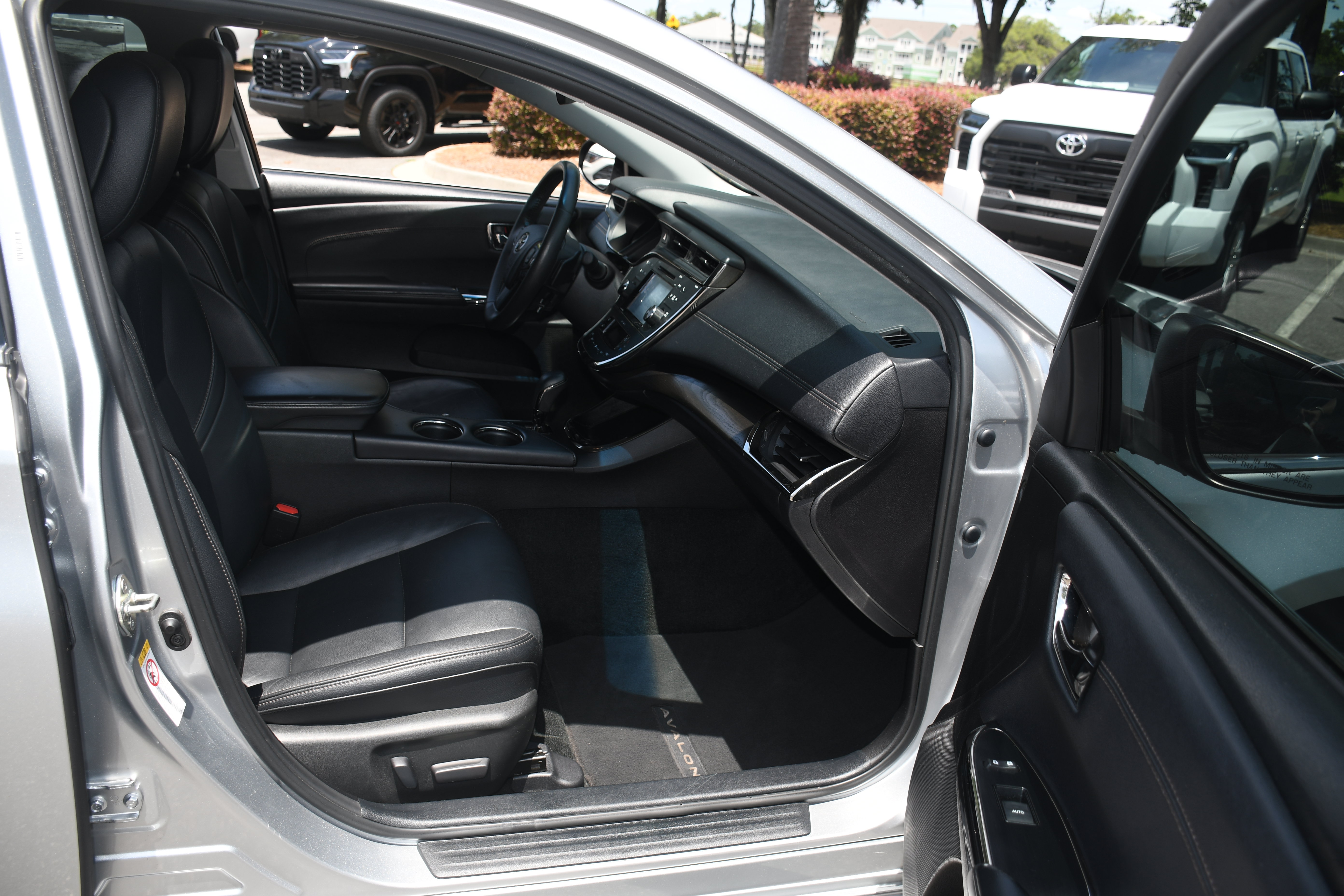 Used 2018 Toyota Avalon XLE FWD image 20
