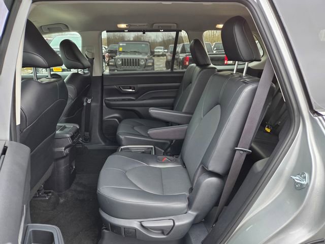 Used 2025 Toyota Grand Highlander AWD image 19