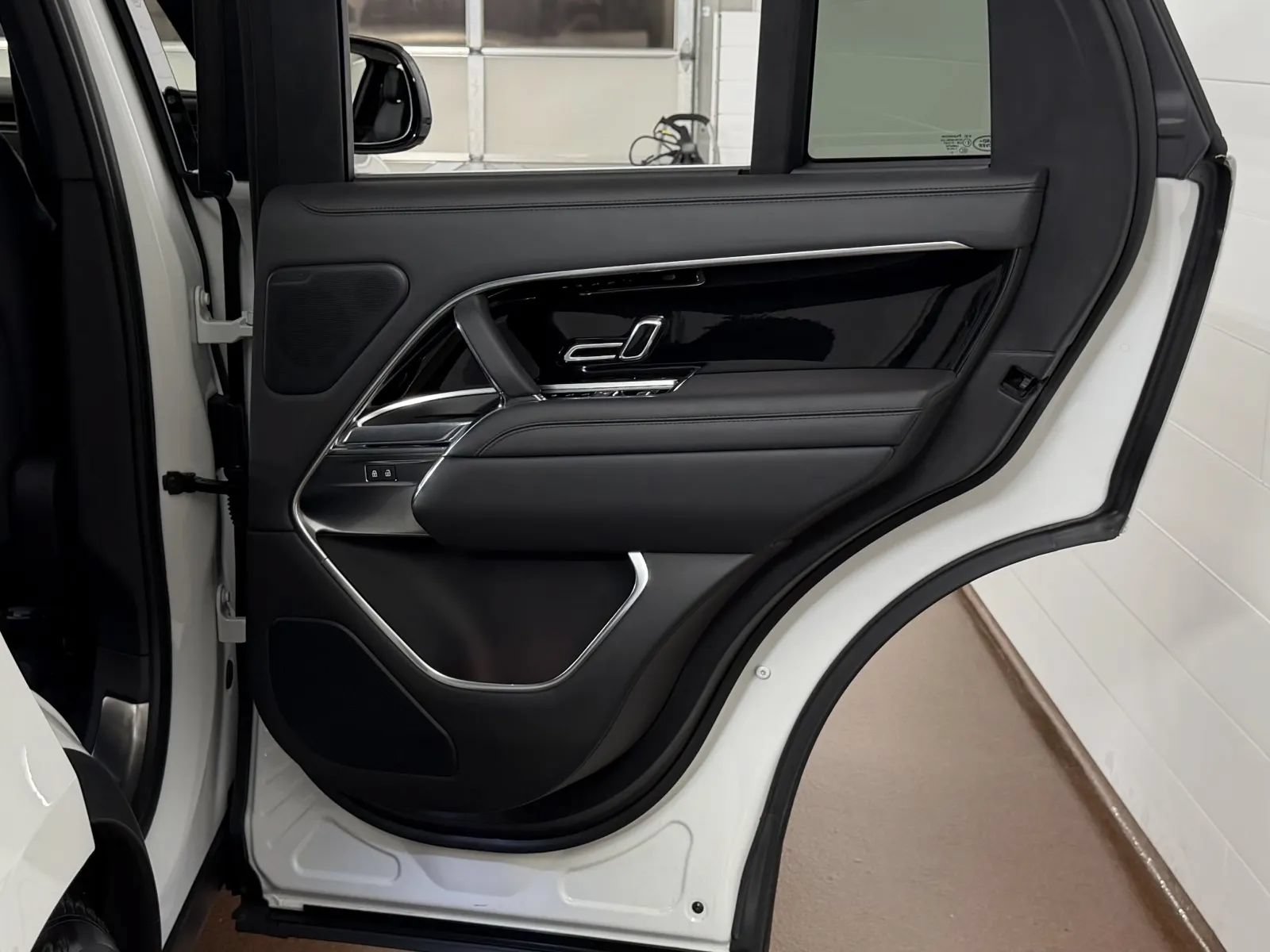 Used 2022 Land Rover Range Rover SE AWD/4WD image 46