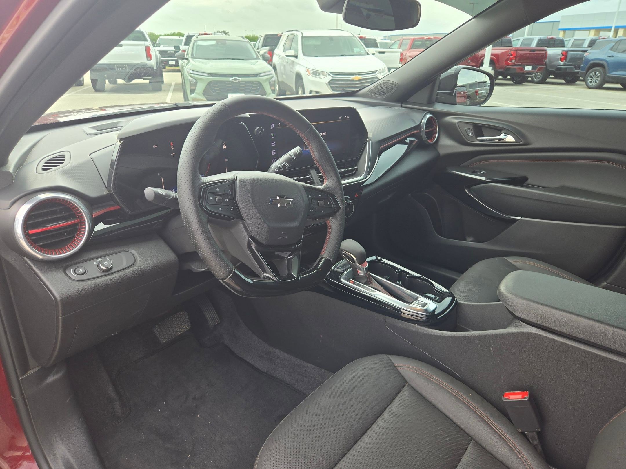 Used 2024 Chevrolet Trax RS w/ Sunroof Package FWD image 11
