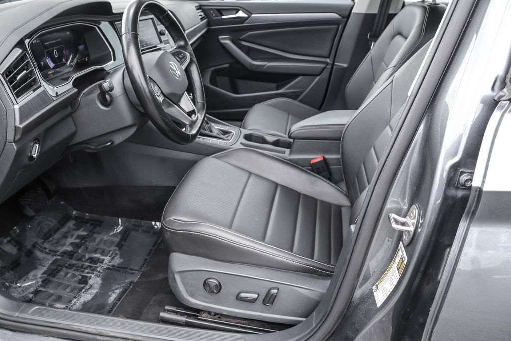 Certified 2023 Volkswagen Jetta SE FWD image 15