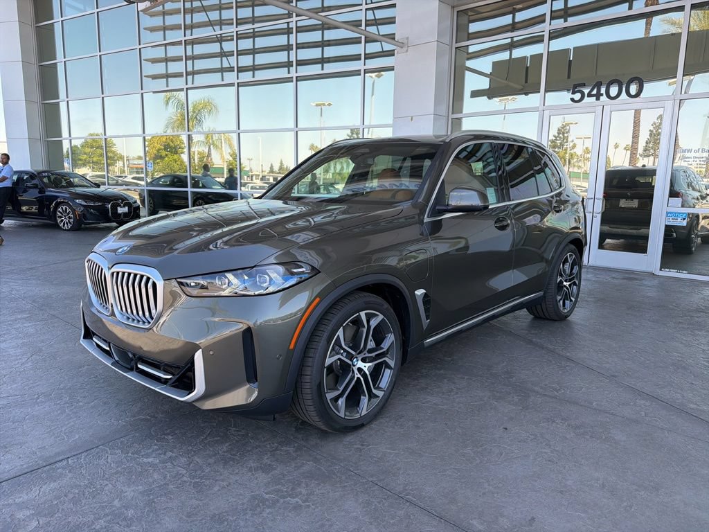 New 2026 BMW X5 xDrive50e w/ Premium Package