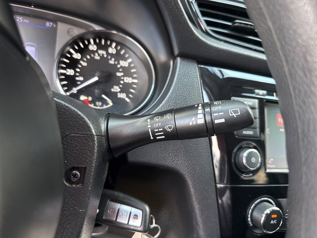 Used 2018 Nissan Rogue S image 30